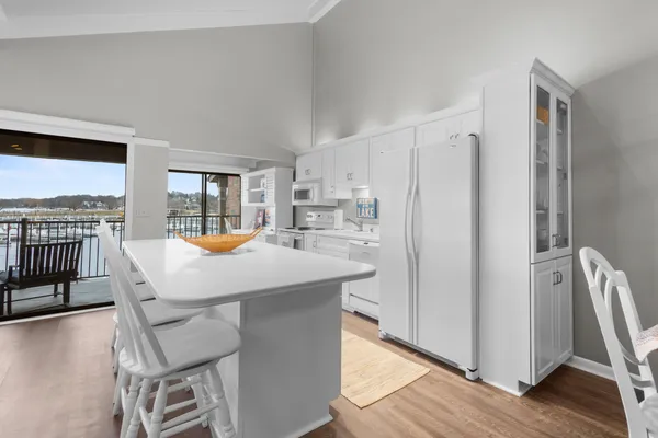 $1,100,000 | 12 Abbey Villa Circle, Unit B, Fontana, WI 53125
