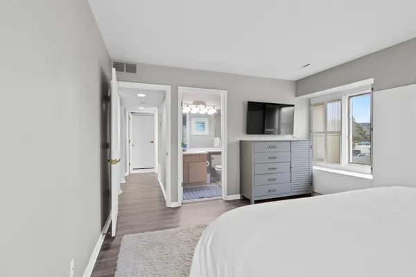 $1,100,000 | 12 Abbey Villa Circle, Unit B, Fontana, WI 53125