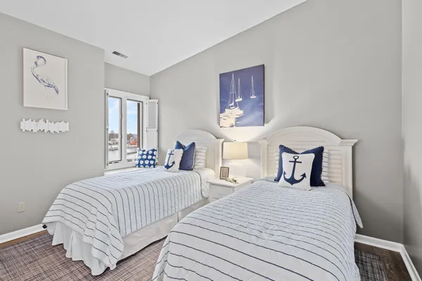 $1,100,000 | 12 Abbey Villa Circle, Unit B, Fontana, WI 53125