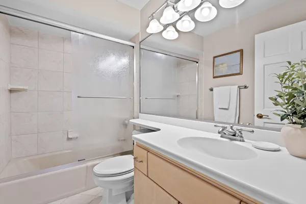$1,100,000 | 12 Abbey Villa Circle, Unit B, Fontana, WI 53125