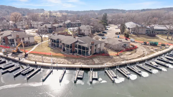$1,100,000 | 12 Abbey Villa Circle, Unit B, Fontana, WI 53125