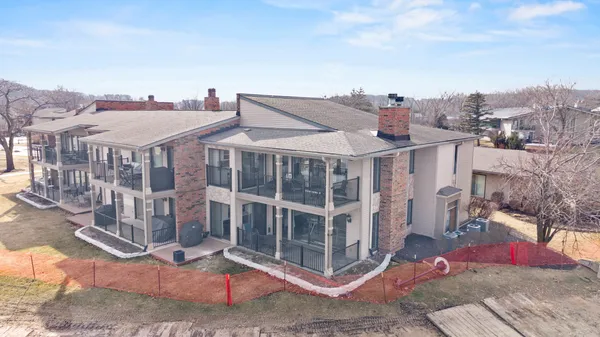 $1,100,000 | 12 Abbey Villa Circle, Unit B, Fontana, WI 53125