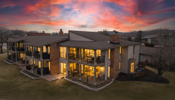 $1,100,000 | 12 Abbey Villa Circle, Unit B, Fontana, WI 53125