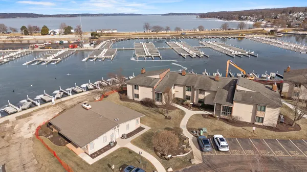 $1,100,000 | 12 Abbey Villa Circle, Unit B, Fontana, WI 53125