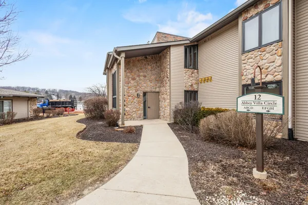 $1,100,000 | 12 Abbey Villa Circle, Unit B, Fontana, WI 53125