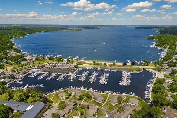 $1,100,000 | 12 Abbey Villa Circle, Unit B, Fontana, WI 53125