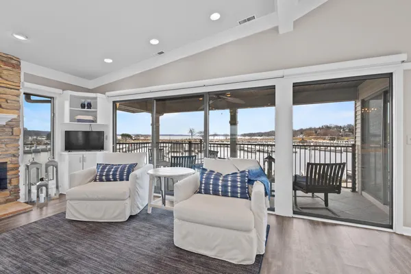 $1,100,000 | 12 Abbey Villa Circle, Unit B, Fontana, WI 53125