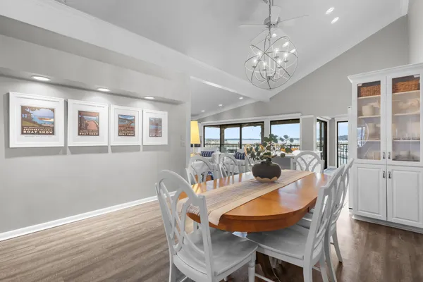 $1,100,000 | 12 Abbey Villa Circle, Unit B, Fontana, WI 53125