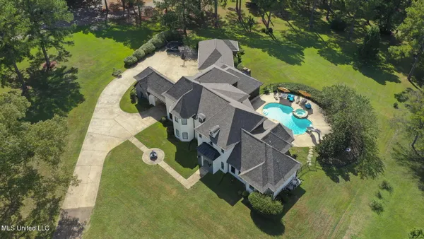 $844,900 | 131 Lakeshire Parkway, Canton, MS 39046