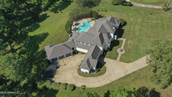 $844,900 | 131 Lakeshire Parkway, Canton, MS 39046