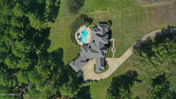 $844,900 | 131 Lakeshire Parkway, Canton, MS 39046