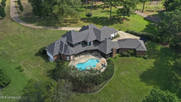 $844,900 | 131 Lakeshire Parkway, Canton, MS 39046