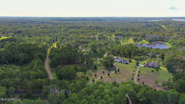 $844,900 | 131 Lakeshire Parkway, Canton, MS 39046