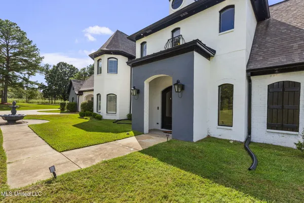 $844,900 | 131 Lakeshire Parkway, Canton, MS 39046