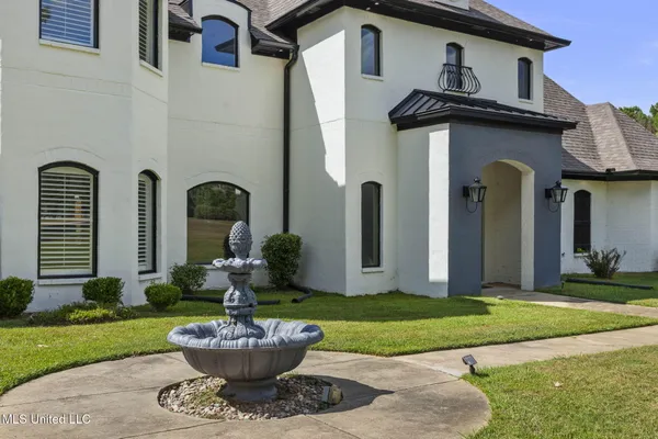 $844,900 | 131 Lakeshire Parkway, Canton, MS 39046