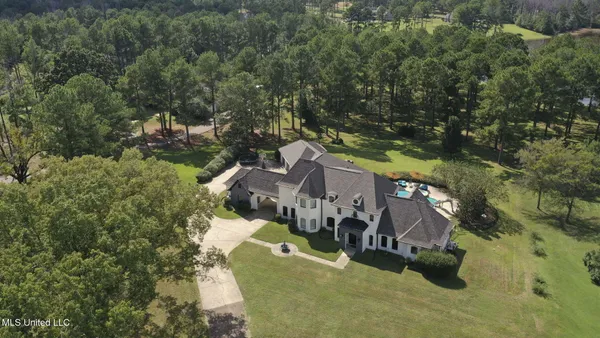 $844,900 | 131 Lakeshire Parkway, Canton, MS 39046