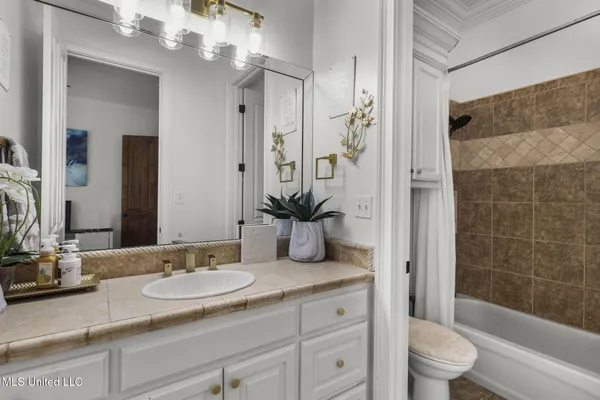 $844,900 | 131 Lakeshire Parkway, Canton, MS 39046