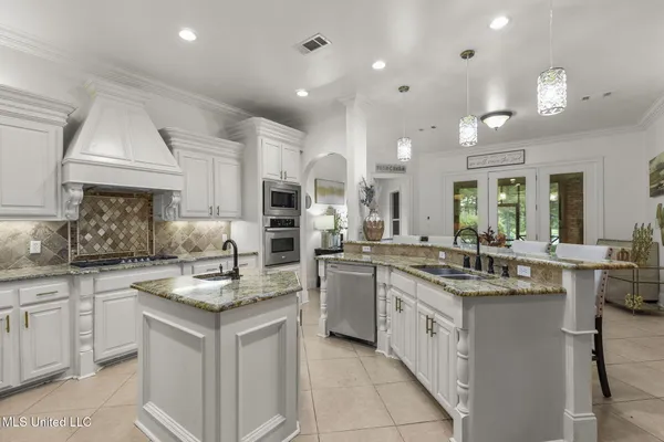 $844,900 | 131 Lakeshire Parkway, Canton, MS 39046