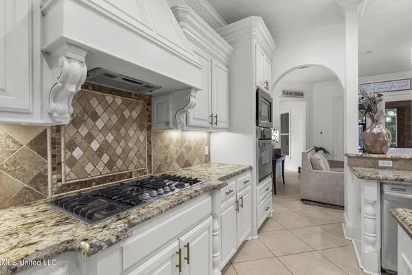 $844,900 | 131 Lakeshire Parkway, Canton, MS 39046