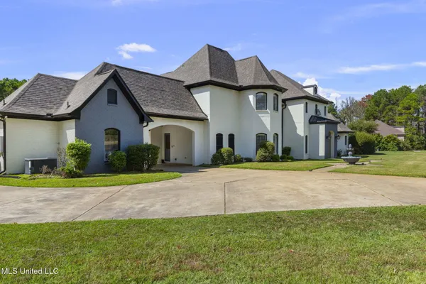 $844,900 | 131 Lakeshire Parkway, Canton, MS 39046