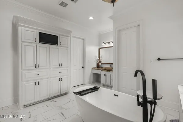 $844,900 | 131 Lakeshire Parkway, Canton, MS 39046