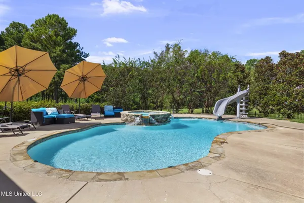 $844,900 | 131 Lakeshire Parkway, Canton, MS 39046