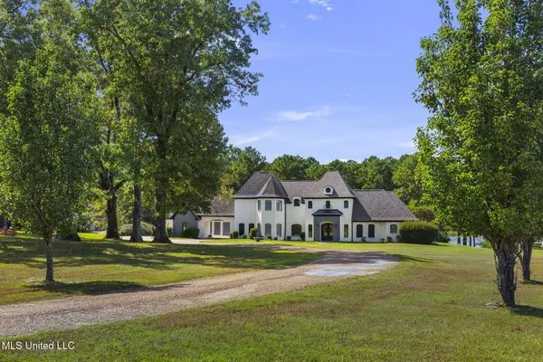 $844,900 | 131 Lakeshire Parkway, Canton, MS 39046