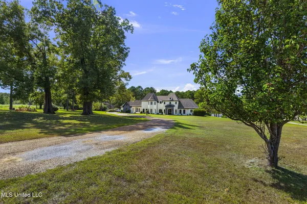 $844,900 | 131 Lakeshire Parkway, Canton, MS 39046