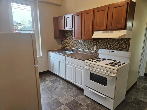 $895 | 1935 Delaware Avenue, Unit 201, Pittsburgh, PA 15218