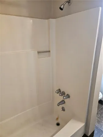 $895 | 1935 Delaware Avenue, Unit 201, Pittsburgh, PA 15218