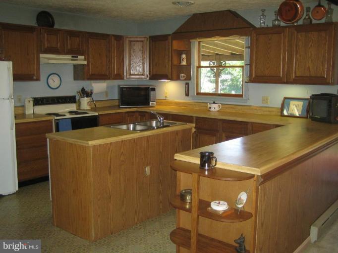 196 Troy Road Louisa, VA 23093 - Photo 2 of 22 Kitchen