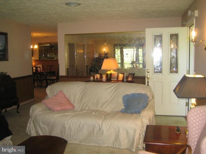 196 Troy Road Louisa, VA 23093 - Photo 5 of 22 Living Room