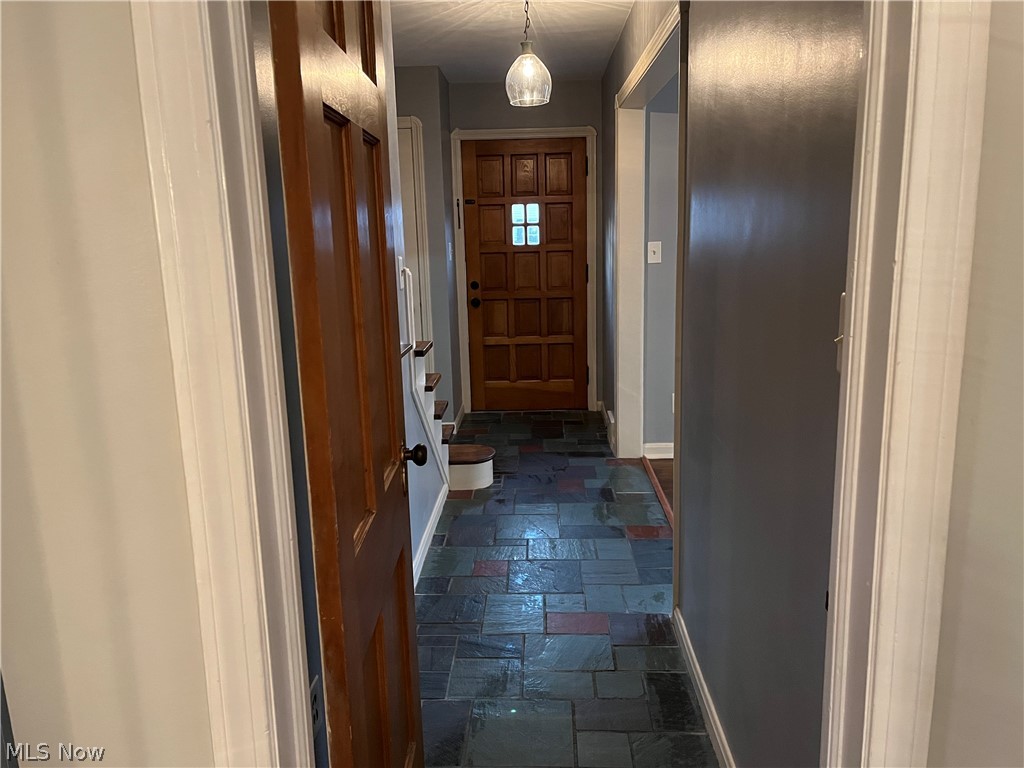 1615 Oakmount Road South Euclid, OH 44121 - Photo 12 of 31