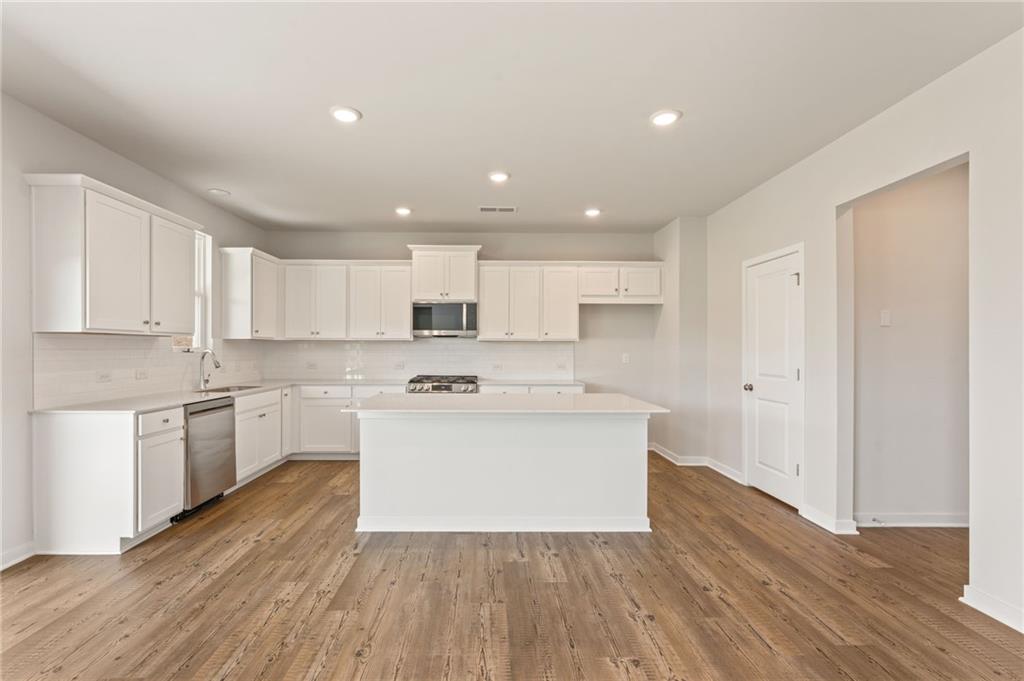 2726 Harbor Rdg Pass Gainesville, GA 30507 - Photo 6 of 33 Gallery Image 6