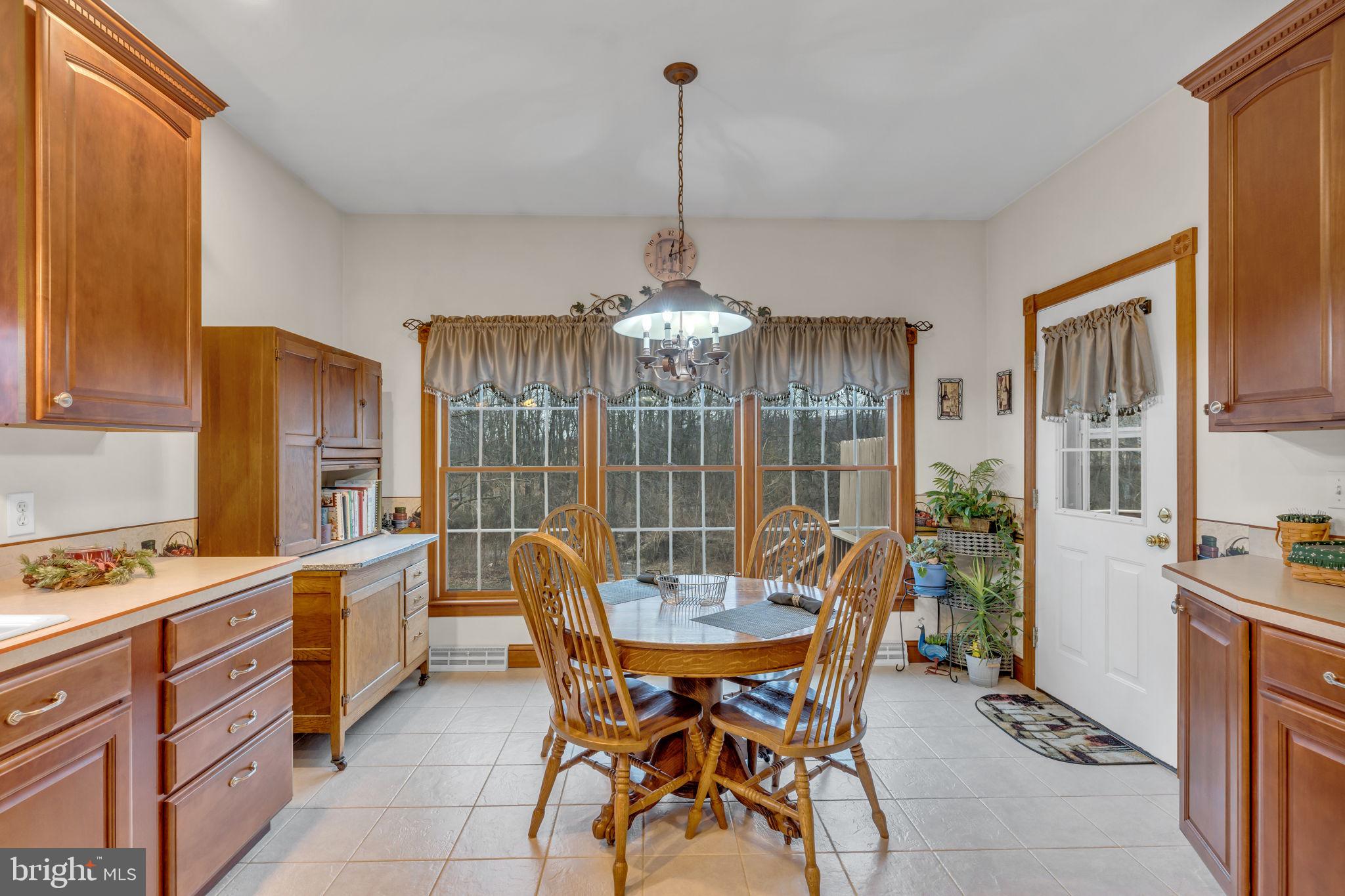 112 Big Pond Road Shippensburg, PA 17257 - Photo 15 of 29 EAT IN KITCHEN