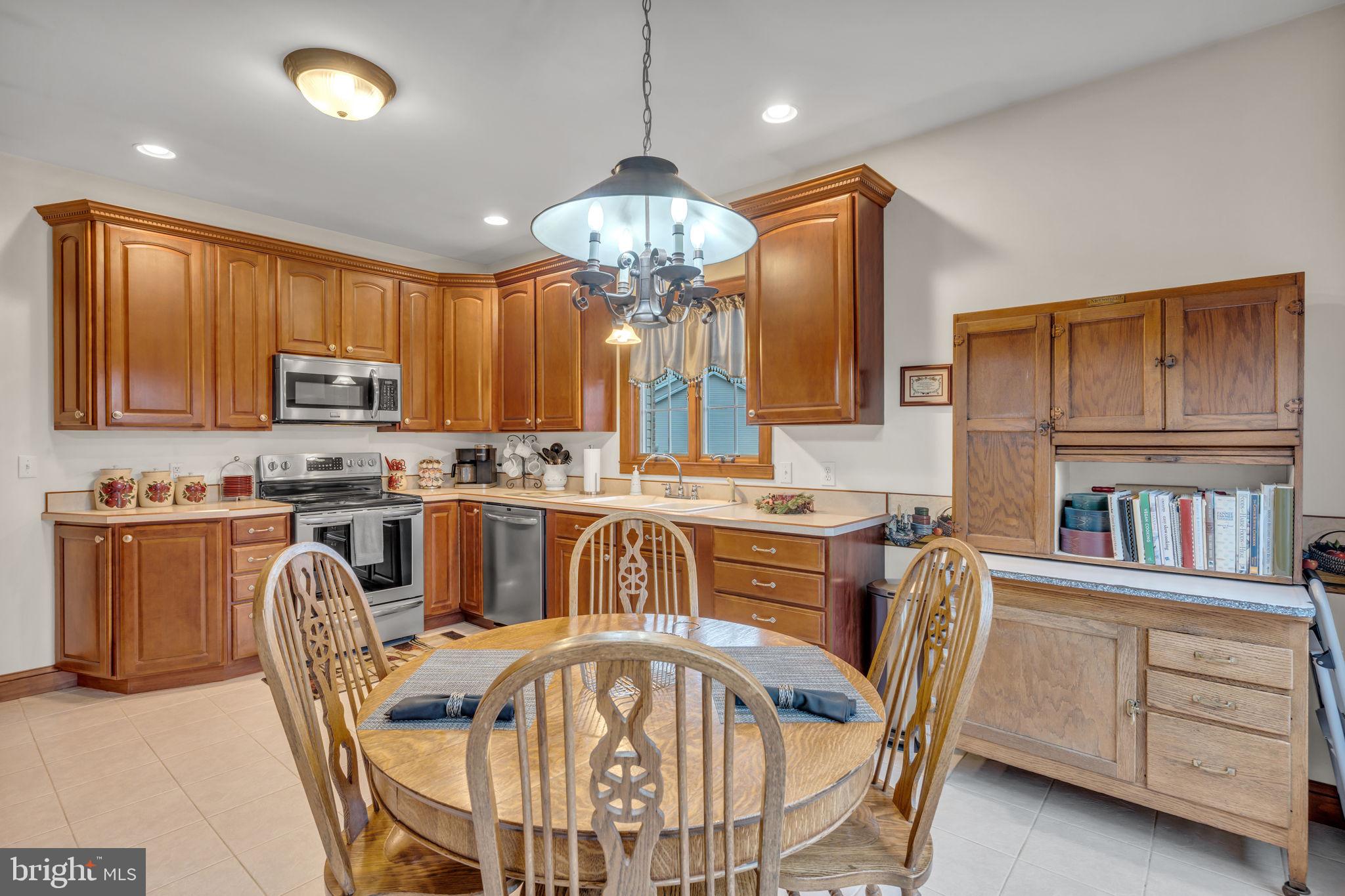 112 Big Pond Road Shippensburg, PA 17257 - Photo 16 of 29 EAT IN KITCHEN
