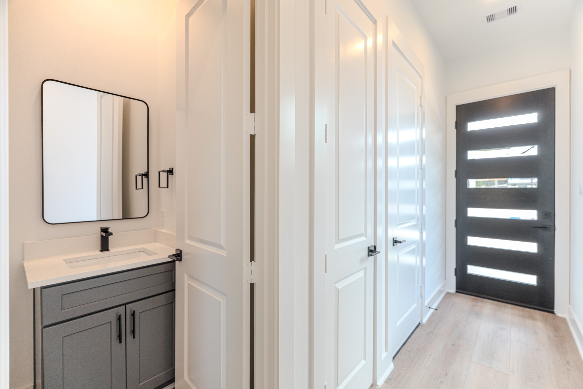 7628 Inwood Hls Lane Houston, TX 77088 - Photo 15 of 46 a bathroom with a double vanity sink mirror and