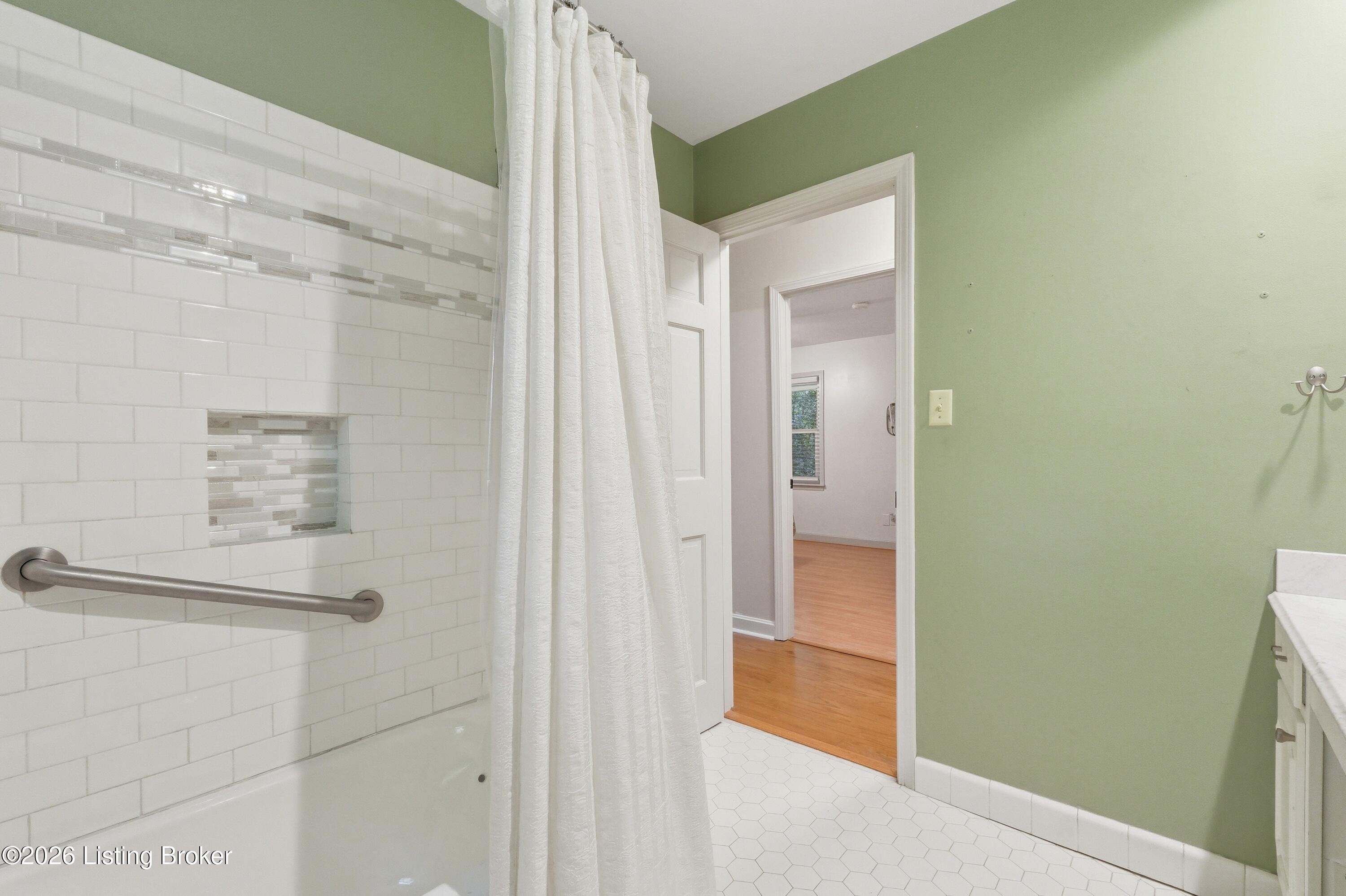 8000 Manslick Road Louisville, KY 40214 - Photo 38 of 46 25_8000manslick_louisvillerealestatemedi