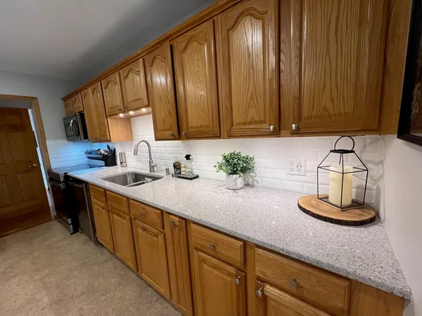 $450,000 | 305 2nd Court, Crystal Lake, IL 60014