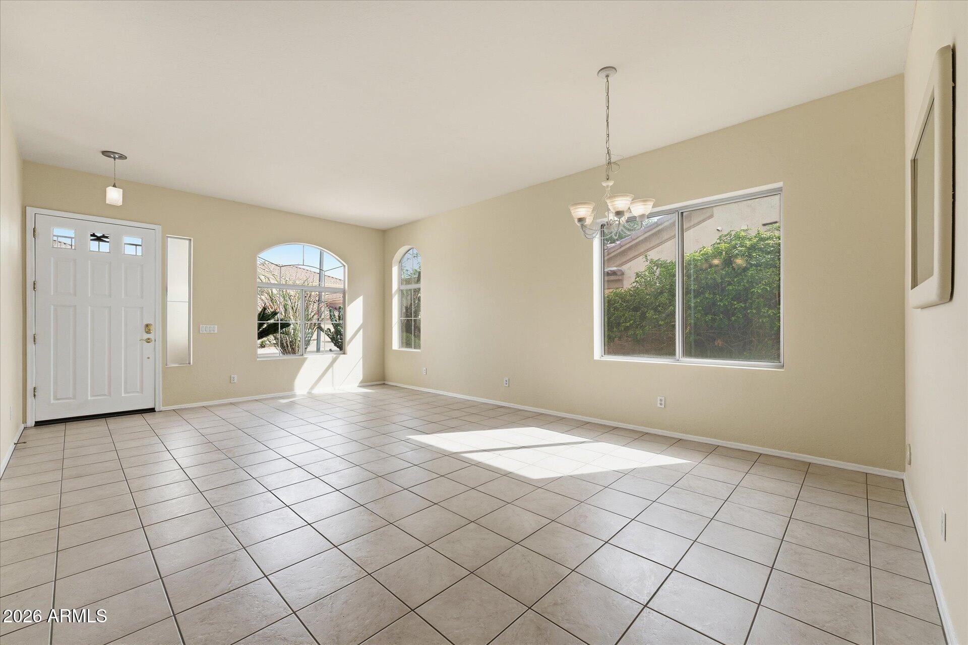 485 East Ranch Road Gilbert, AZ 85296 - Photo 8 of 77 06-Living Room