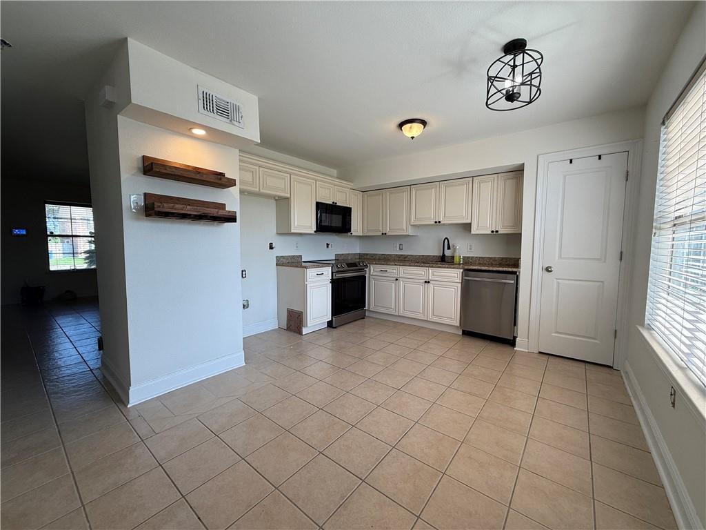 324 Ormond Meadows Drive Destrehan, LA 70047 - Photo 5 of 10