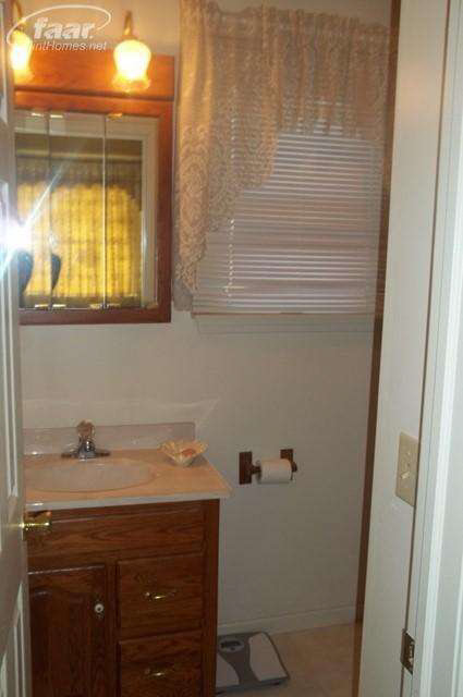 1099 Stonehenge Road Flint, MI 48532 - Photo 24 of 26 20345508-23.JPG