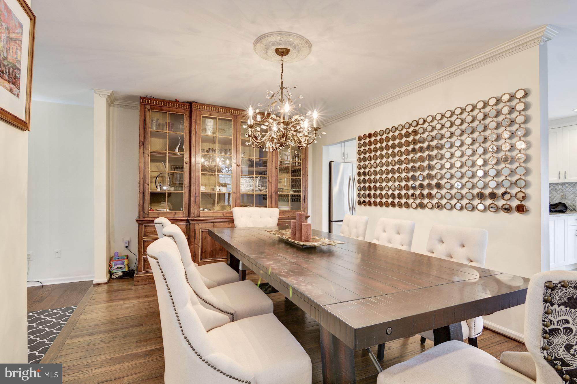 6044 Loganwood Drive North Bethesda, MD 20852 - Photo 4 of 25