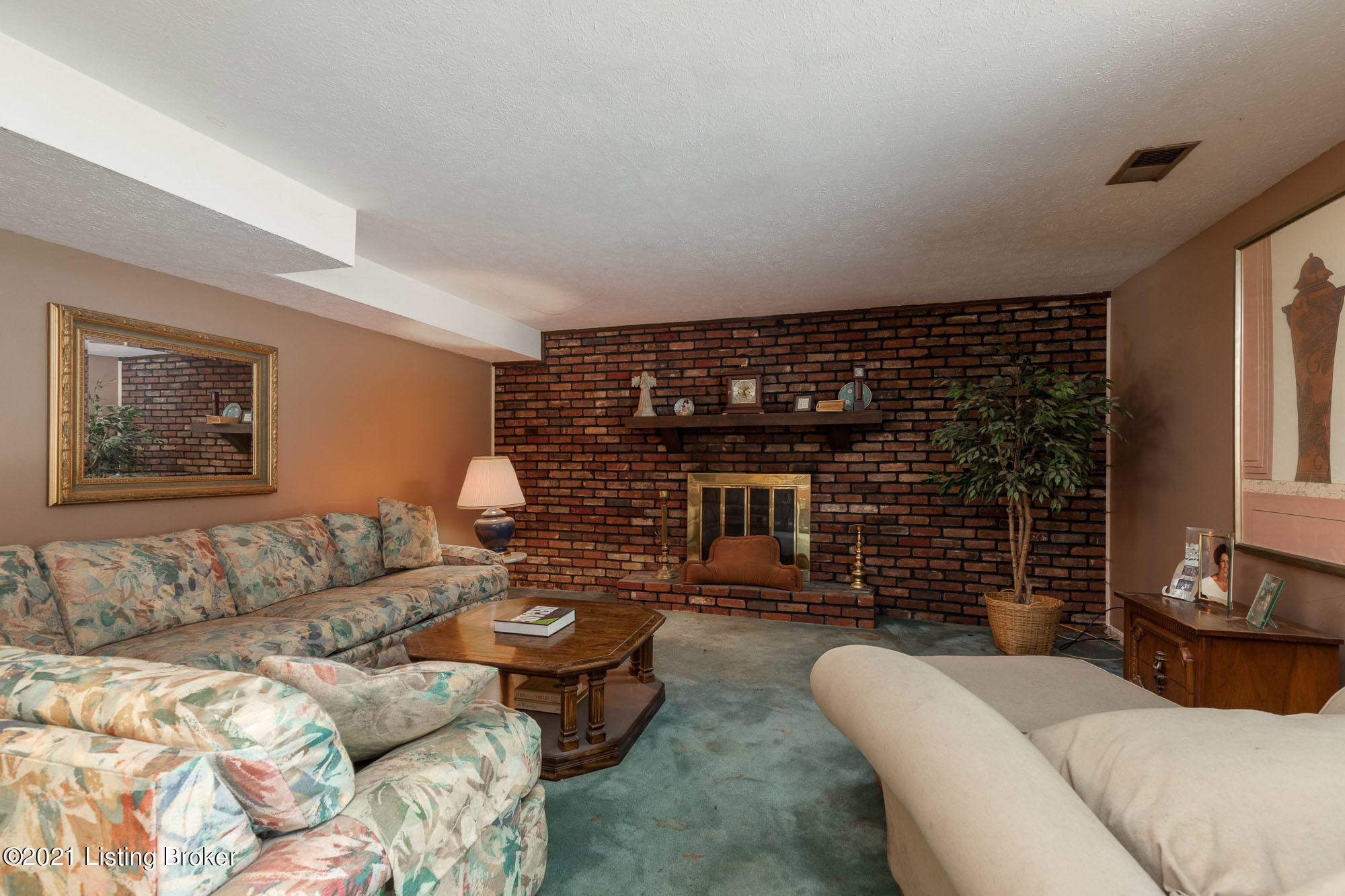 8903 La Costa Road Louisville, KY 40299 - Photo 25 of 43 Lower Level family room