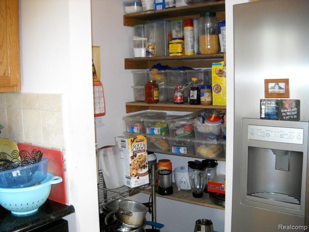 160 Michelson Road Rochester, MI 48307 - Photo 8 of 31 DSCN1483.jpg