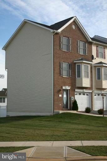 5 Fuzzy Tail Drive Ranson, WV 25438 - Photo 8 of 30 Exterior (Front)