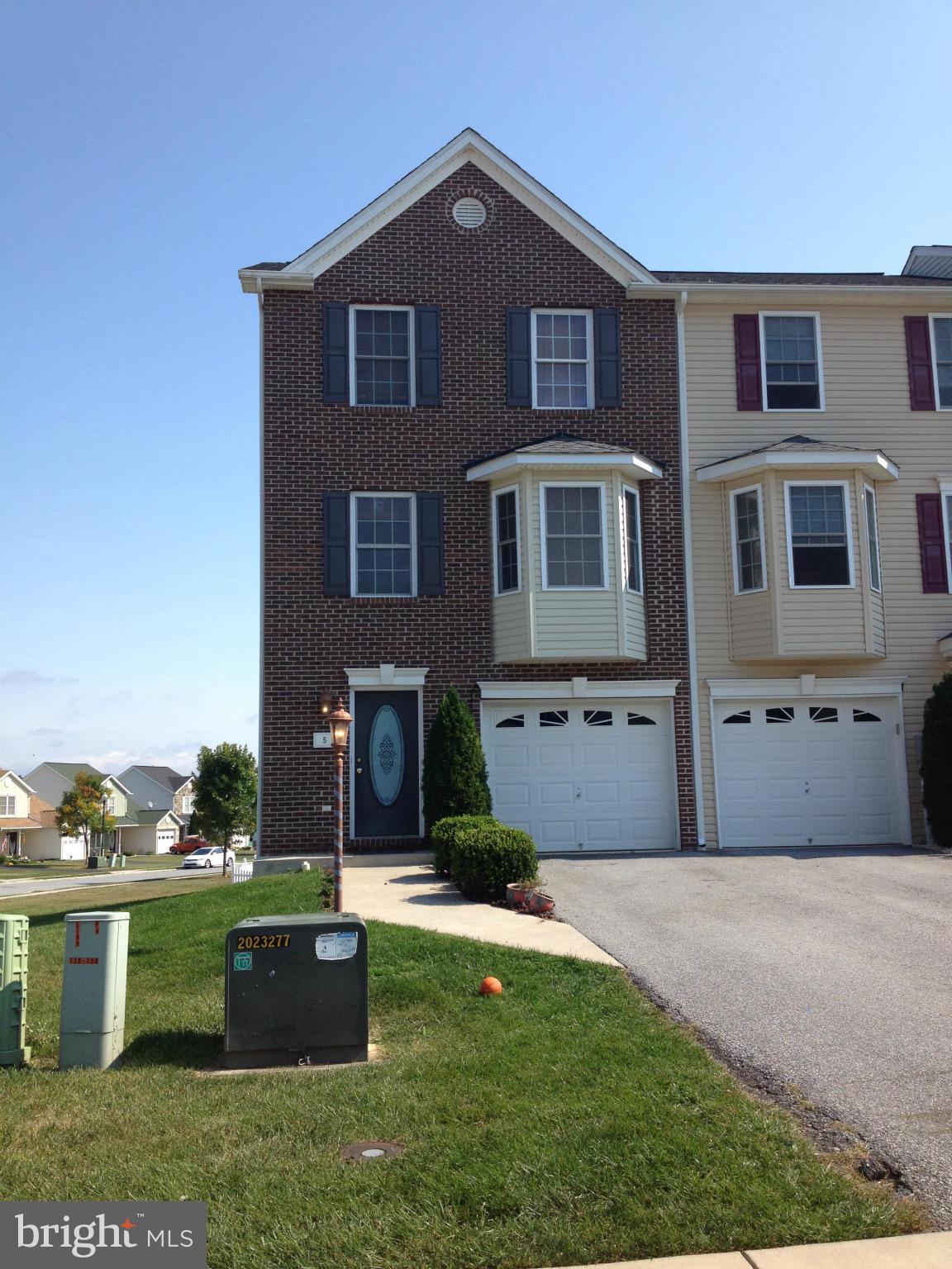 5 Fuzzy Tail Drive Ranson, WV 25438 - Photo 10 of 30 Exterior (Front)