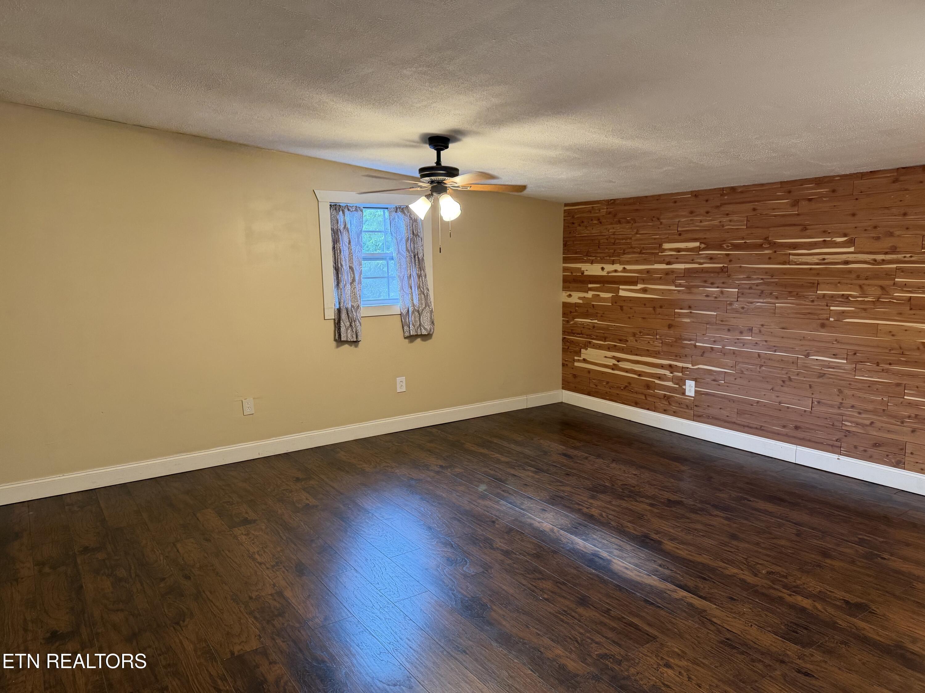 913 Topside Road Sevierville, TN 37862 - Photo 15 of 28 Owners Suite