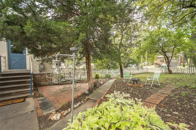 $279,000 | 110 East Piankishaw Street, Paola, KS 66071