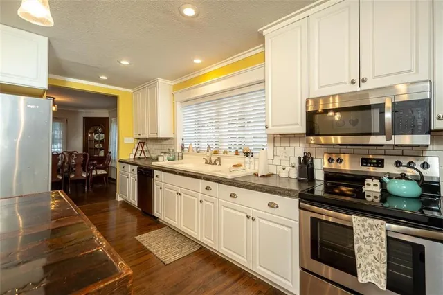 $279,000 | 110 East Piankishaw Street, Paola, KS 66071